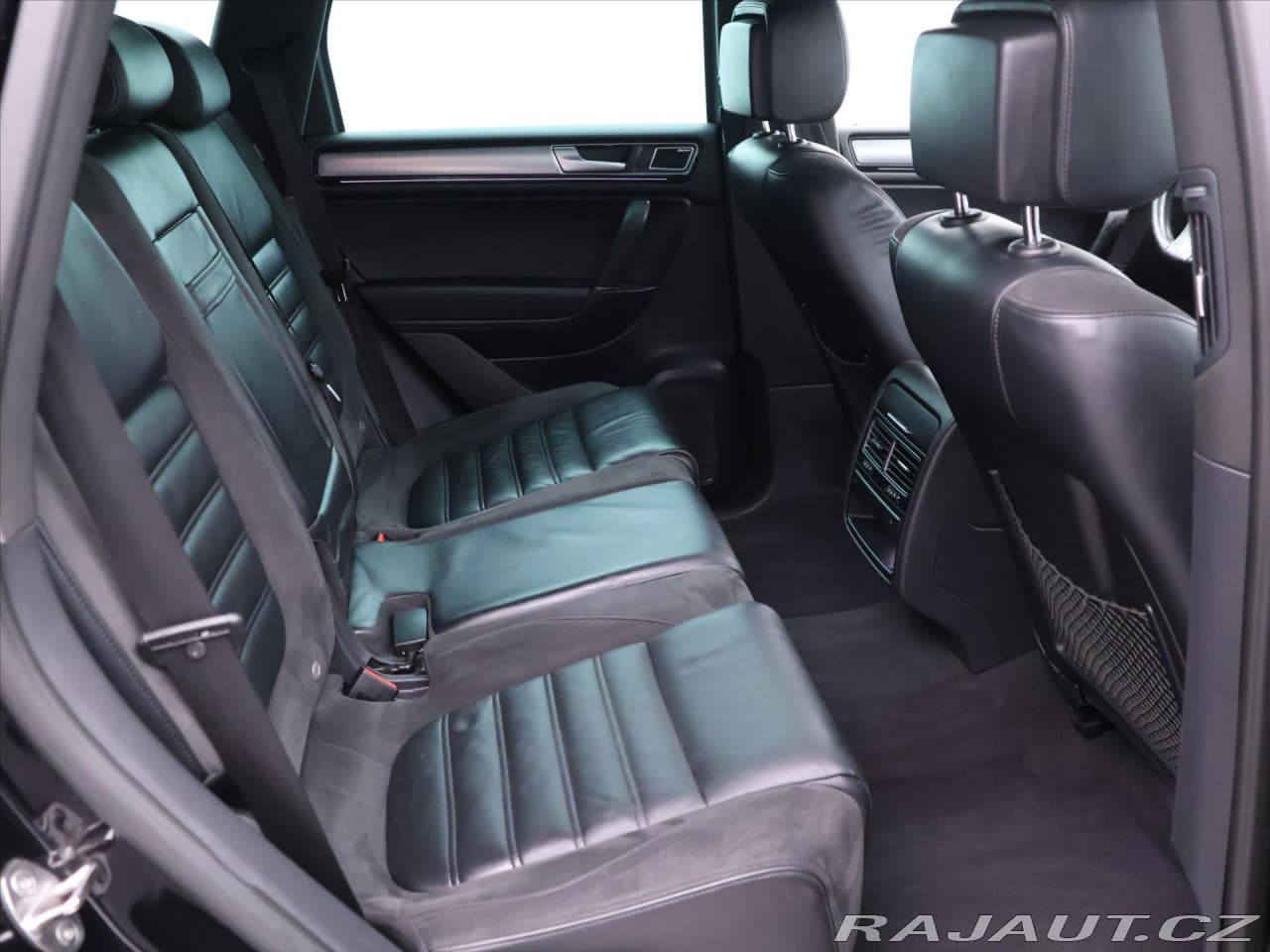 2014 Volkswagen Touareg - 13