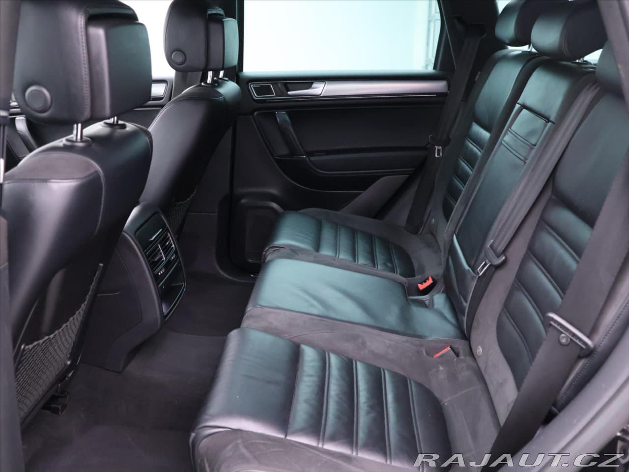 2014 Volkswagen Touareg - 14