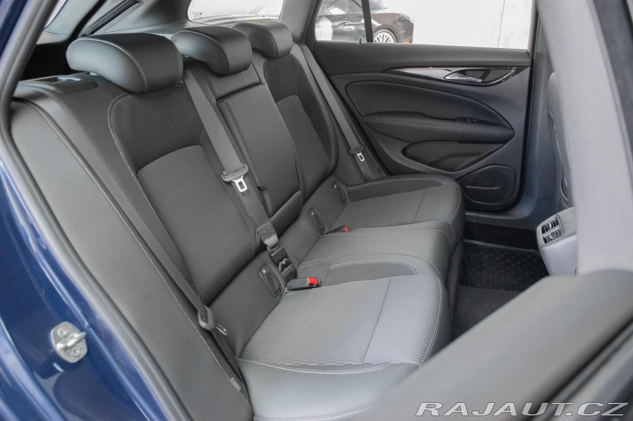 2021 Opel Insignia - 12