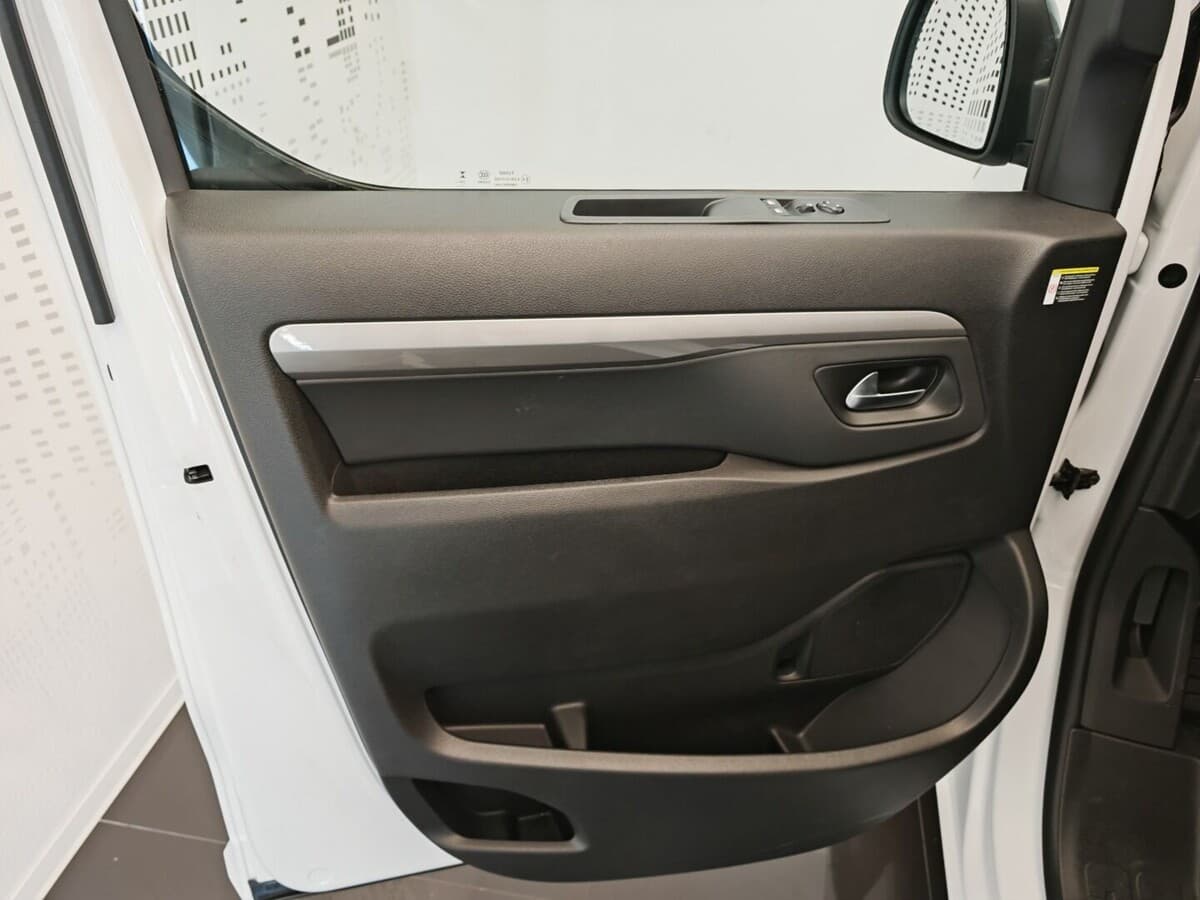 2025 Toyota Proace - 15