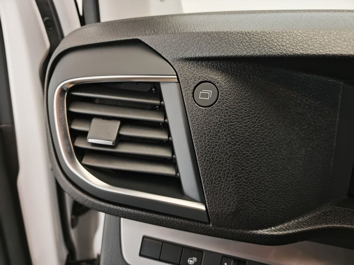 2025 Toyota Proace - 17