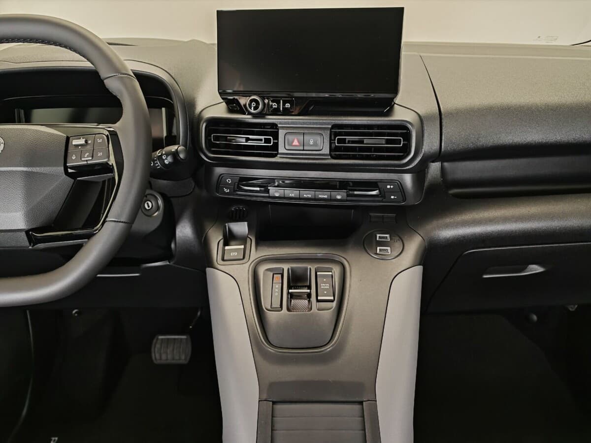 2025 Toyota Proace - 10