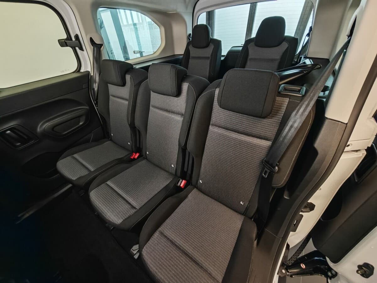 2025 Toyota Proace - 14