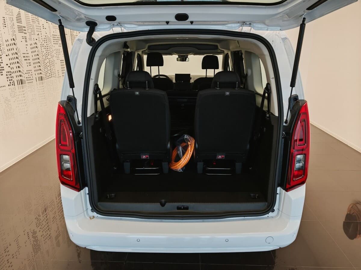 2025 Toyota Proace - 8