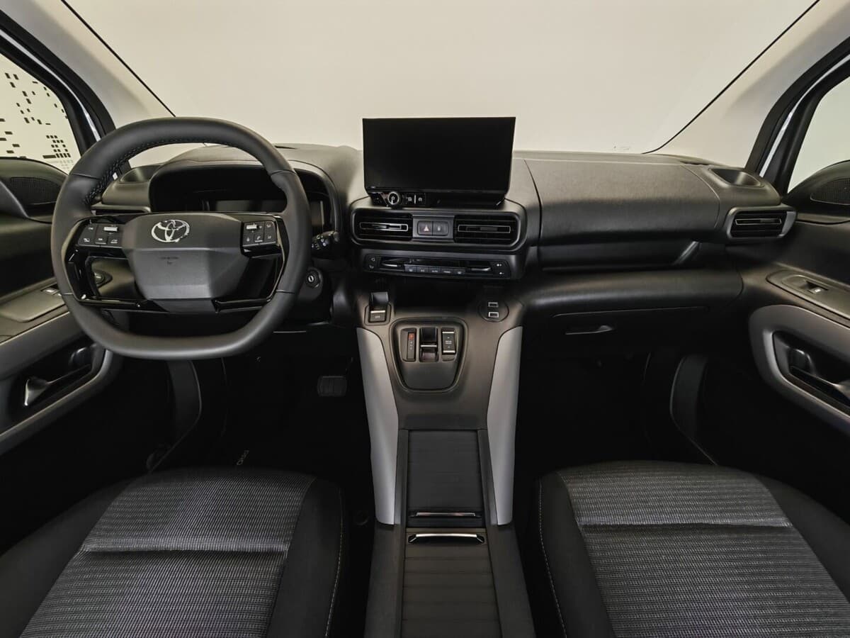 2025 Toyota Proace - 9