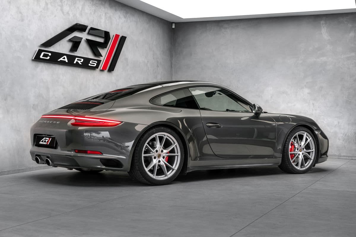 2016 Porsche 911 - 5