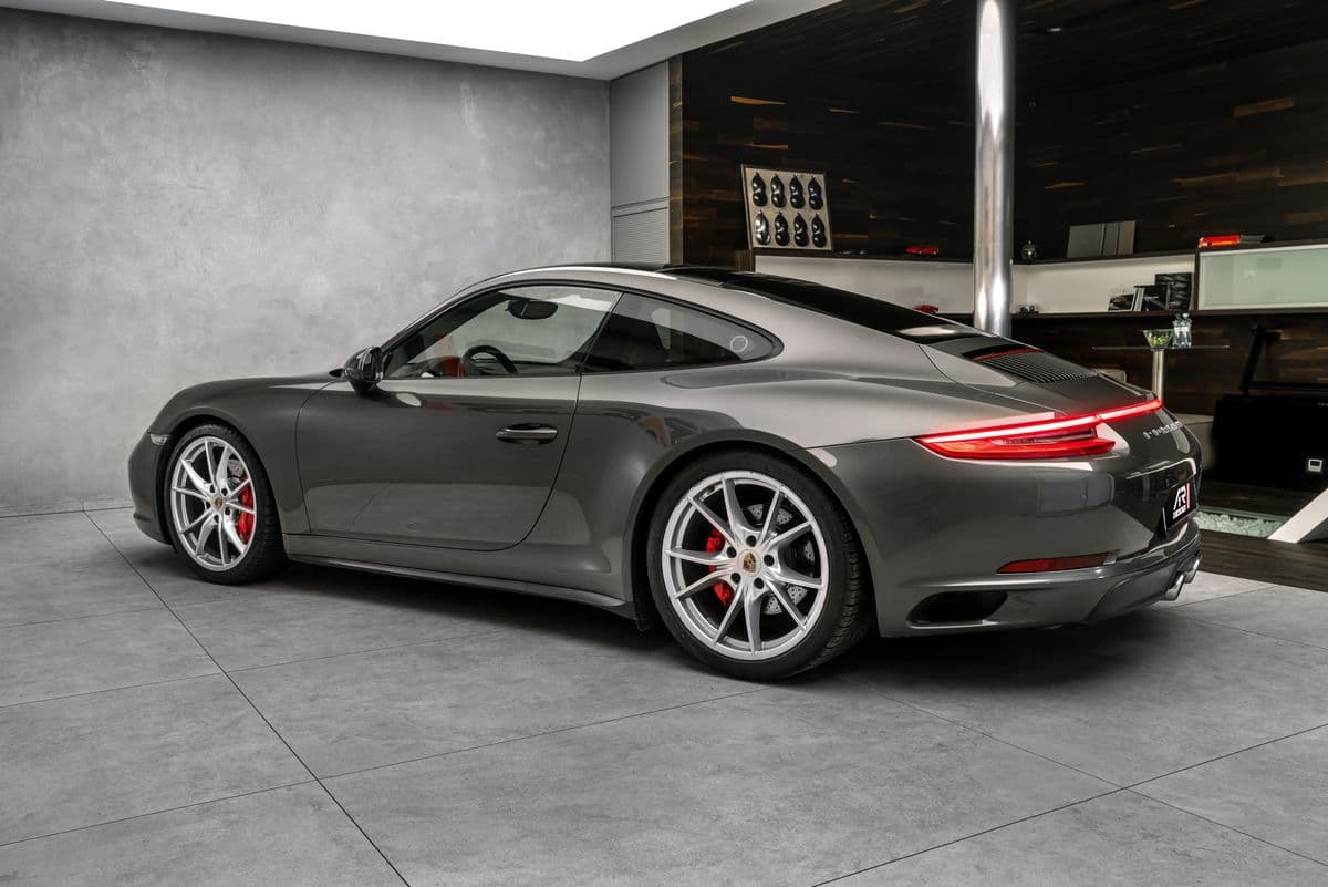 2016 Porsche 911 - 7