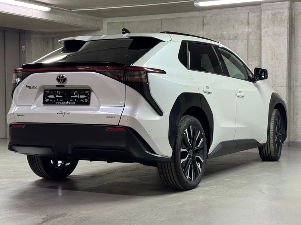 2026 Toyota bZ4X - 17