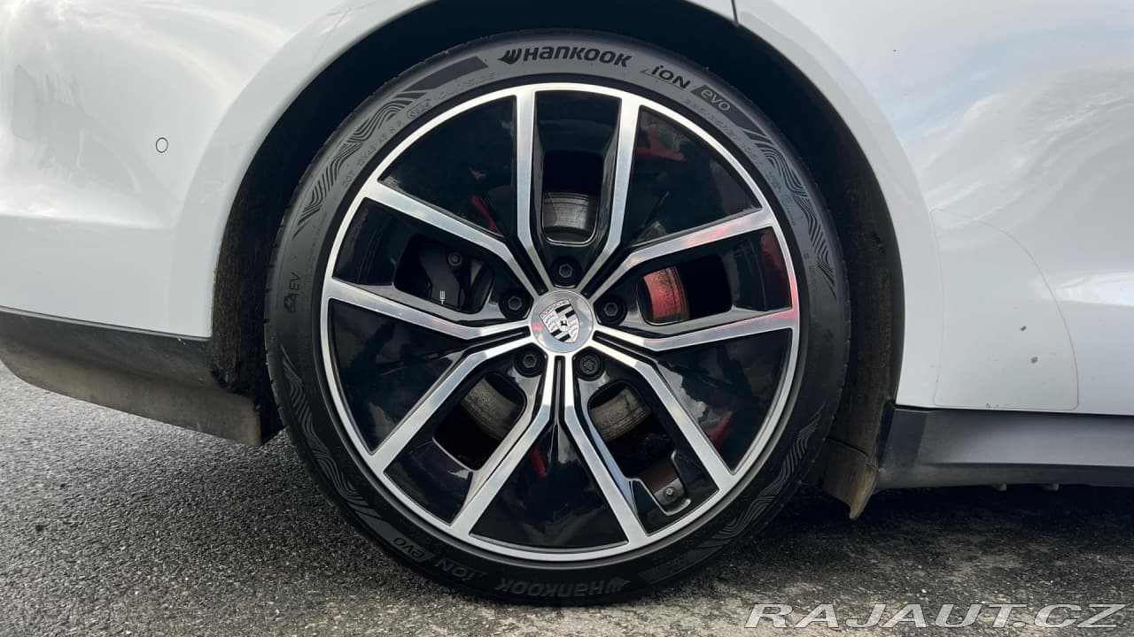 2024 Porsche Taycan - 11