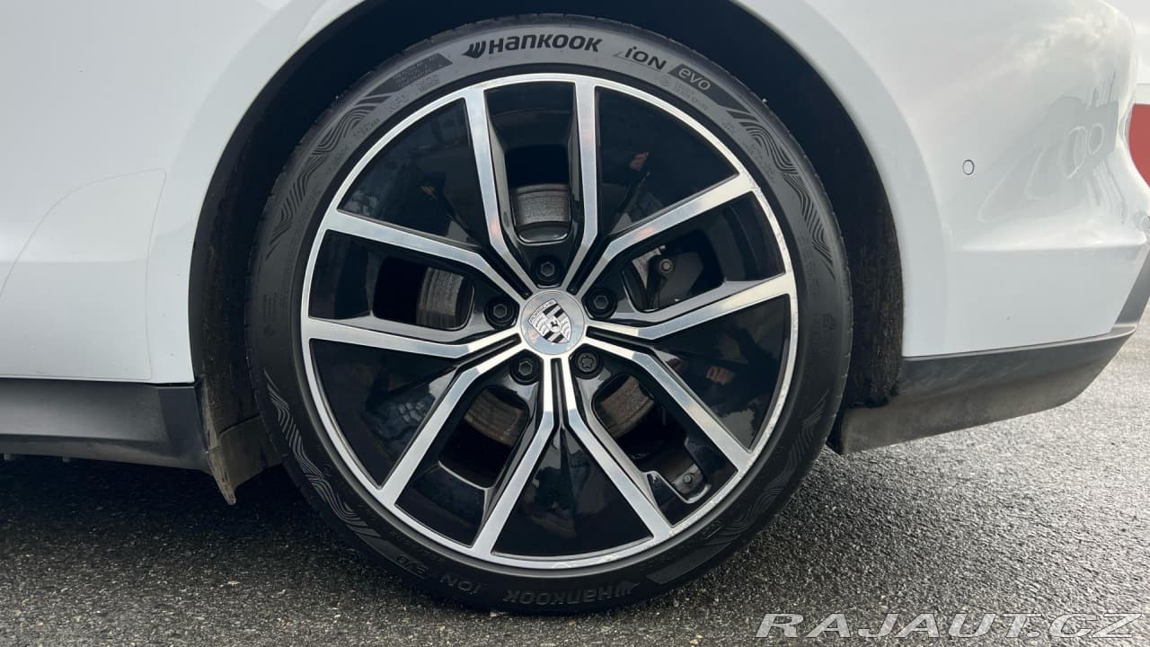 2024 Porsche Taycan - 12