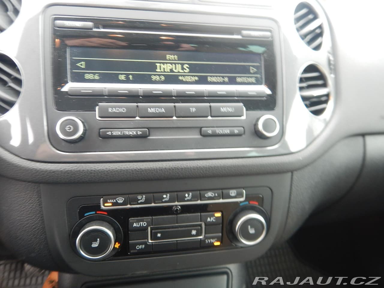 2012 Volkswagen Tiguan - 13