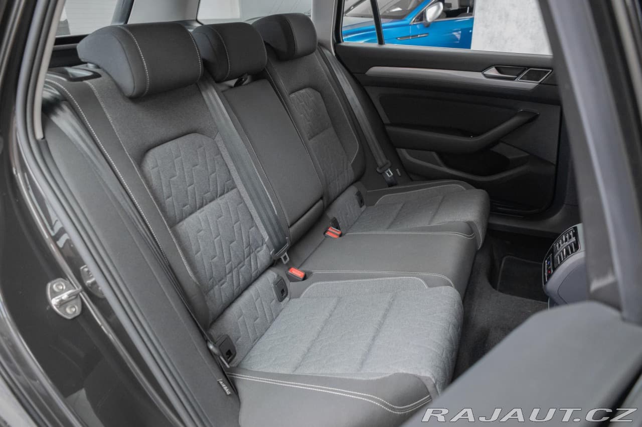 2023 Volkswagen Passat - 12