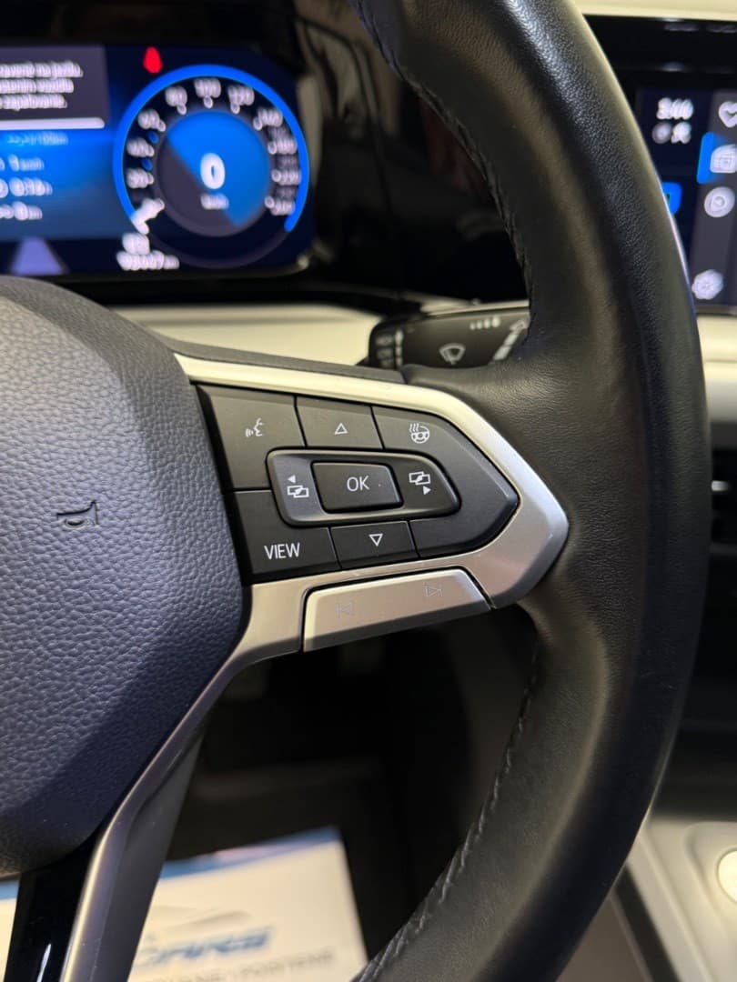 2022 Volkswagen Golf - 11