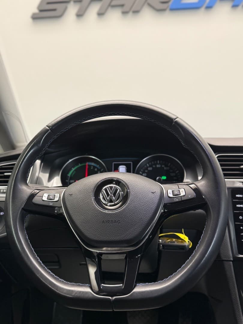 2017 Volkswagen Golf - 11