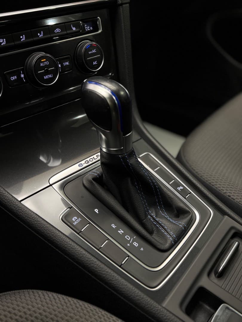 2017 Volkswagen Golf - 14