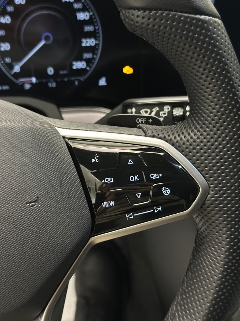 2023 Volkswagen Touareg - 16