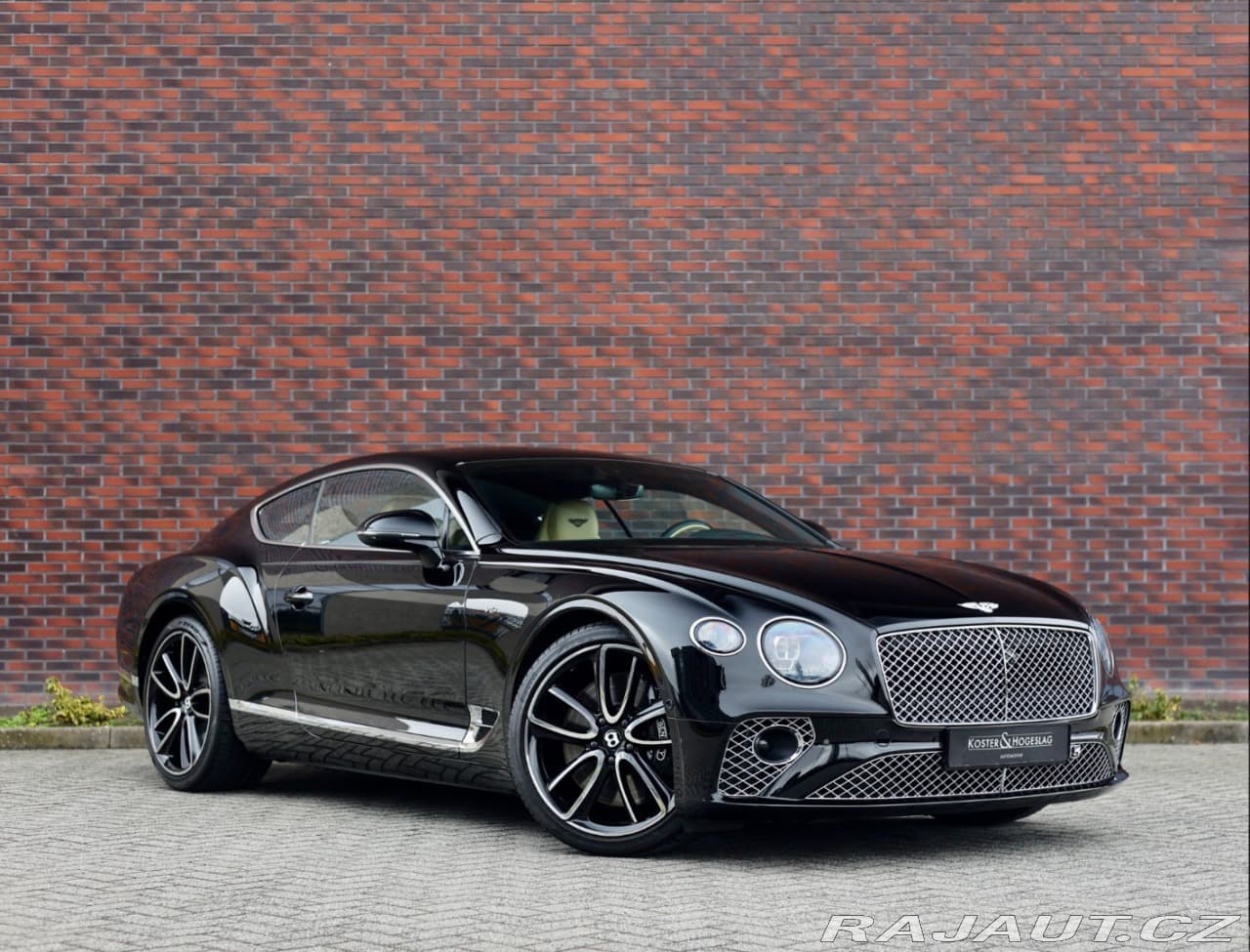 Bentley Continental 4.0 V8 440 KW 4x4| Nočné