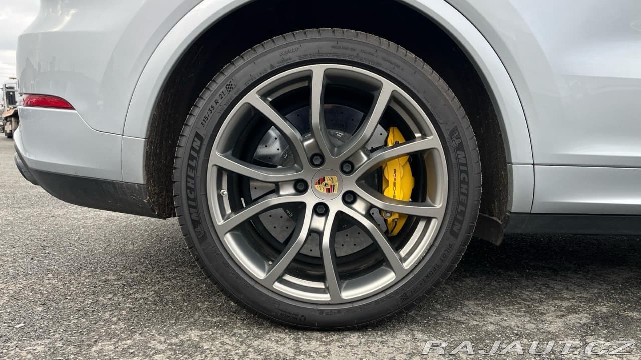 2019 Porsche CAYENNE - 11