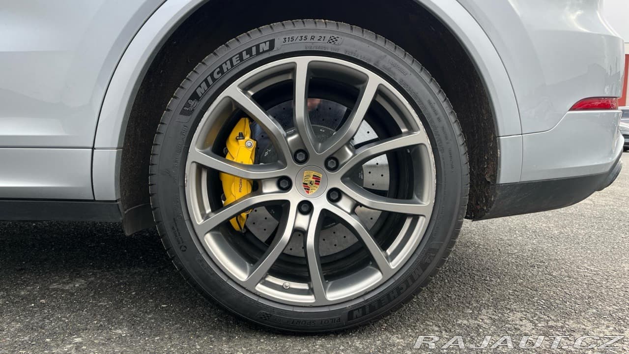 2019 Porsche CAYENNE - 12