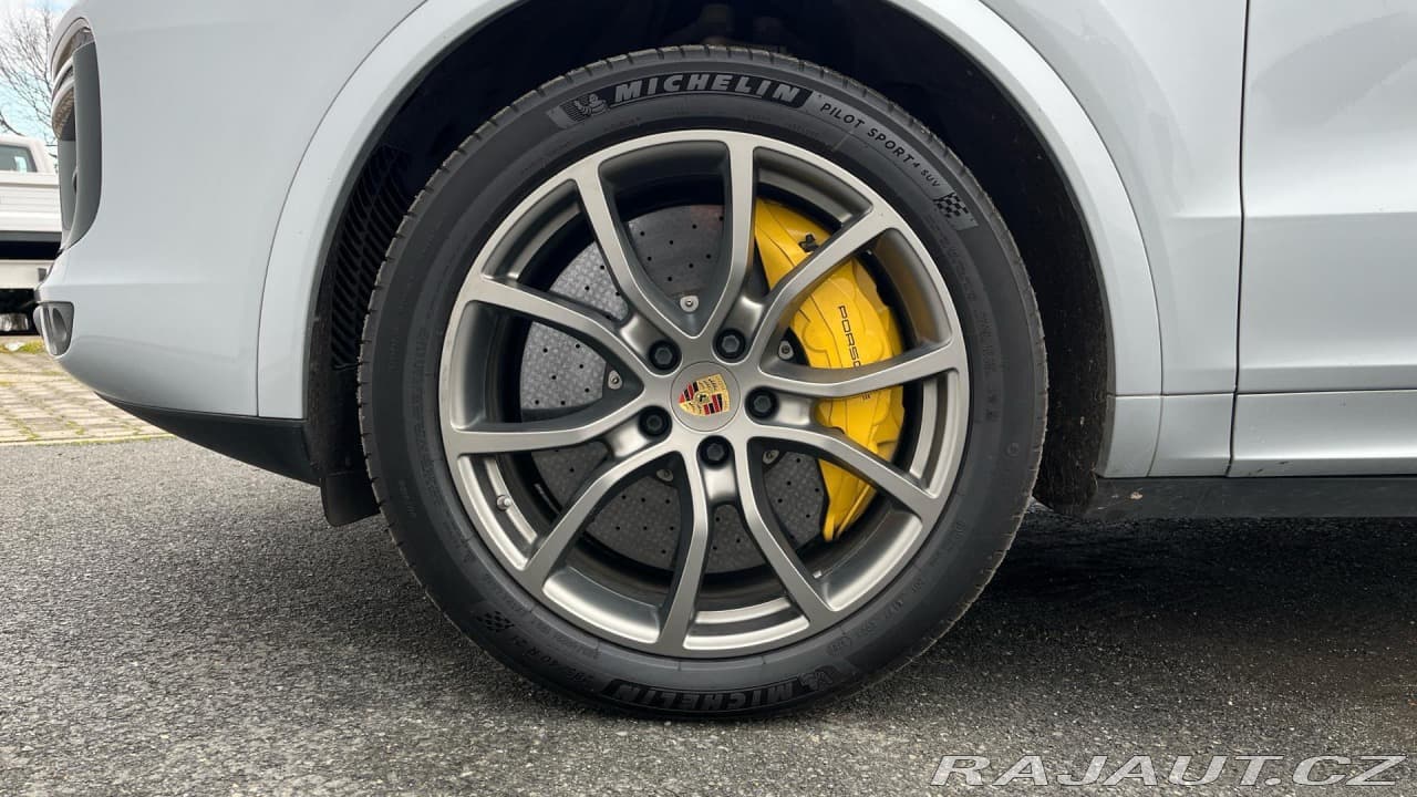 2019 Porsche CAYENNE - 9