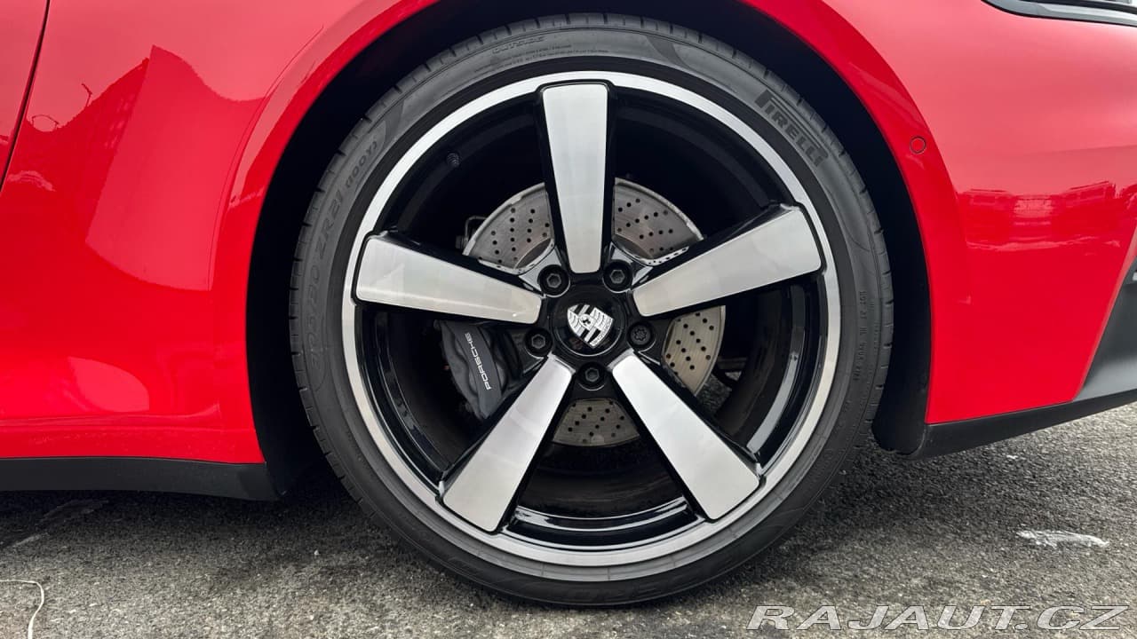 2025 Porsche 911 - 12