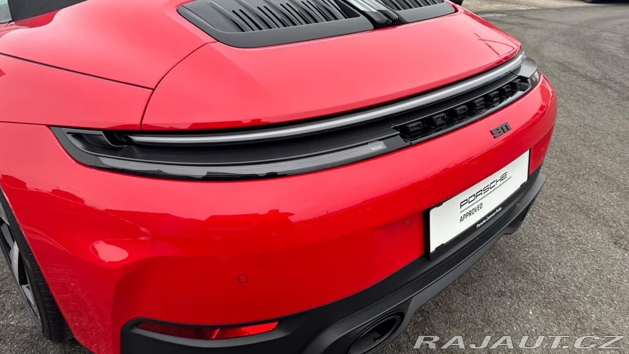 2025 Porsche 911 - 14