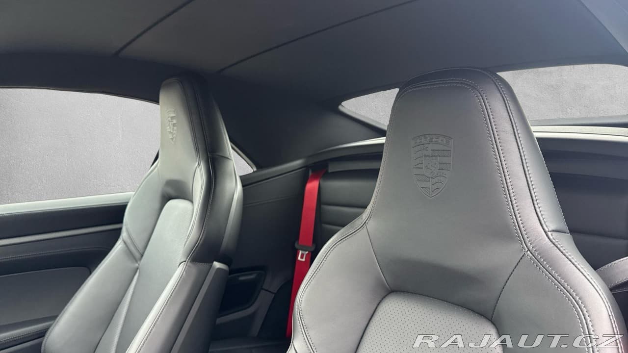 2025 Porsche 911 - 16