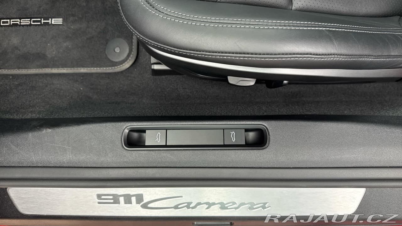 2025 Porsche 911 - 19