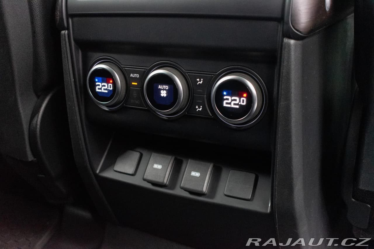 2023 Land Rover Defender - 18