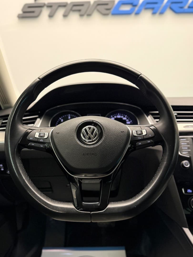 2015 Volkswagen Passat - 10
