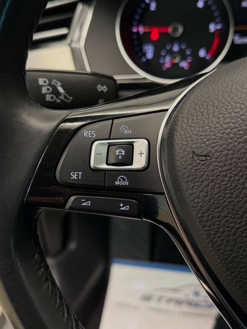 2015 Volkswagen Passat - 11