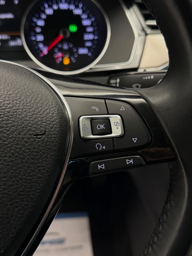 2015 Volkswagen Passat - 12