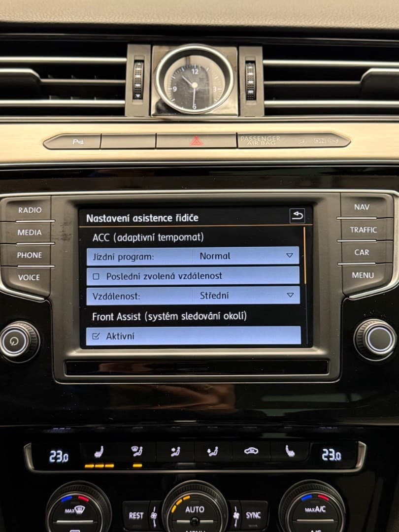 2015 Volkswagen Passat - 15