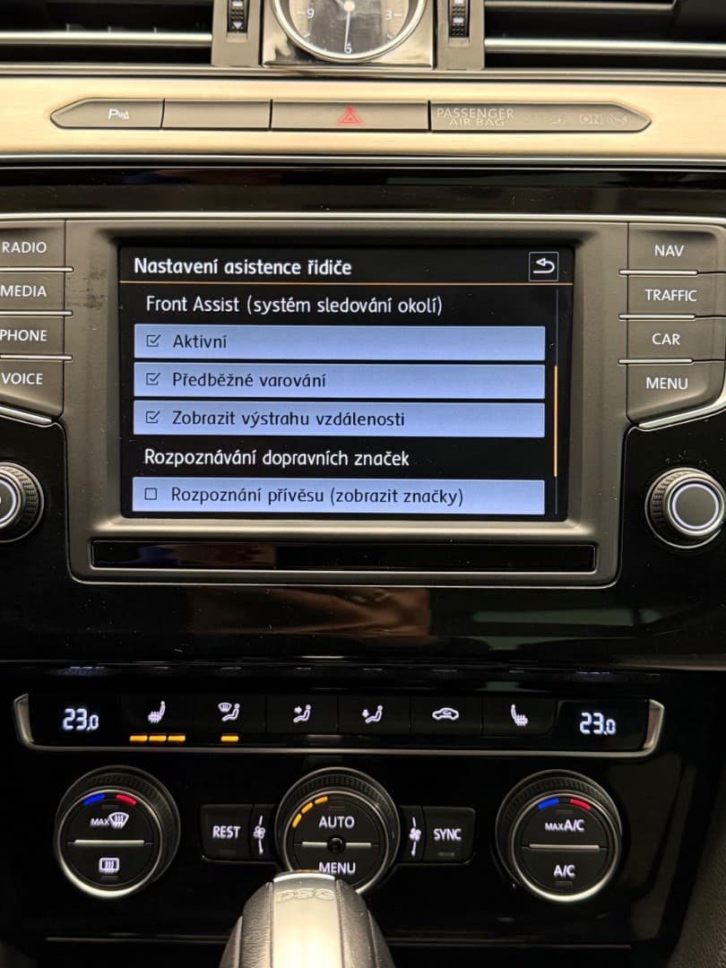 2015 Volkswagen Passat - 16