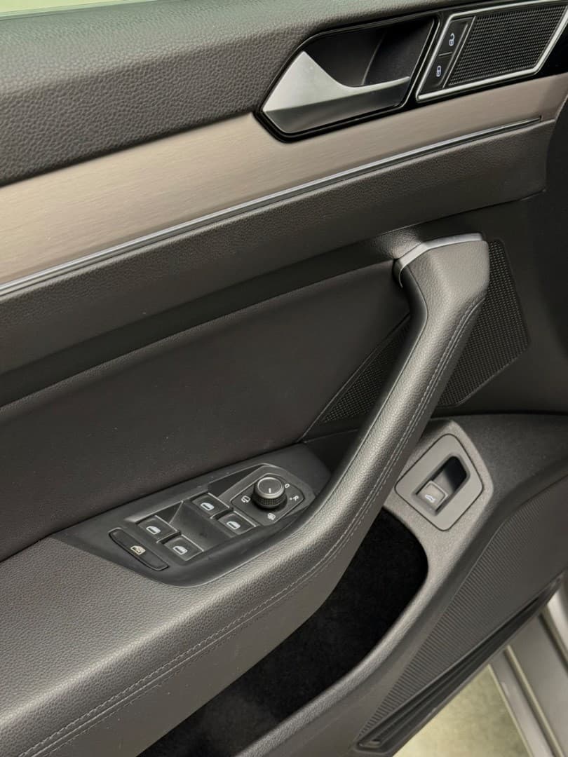 2015 Volkswagen Passat - 18