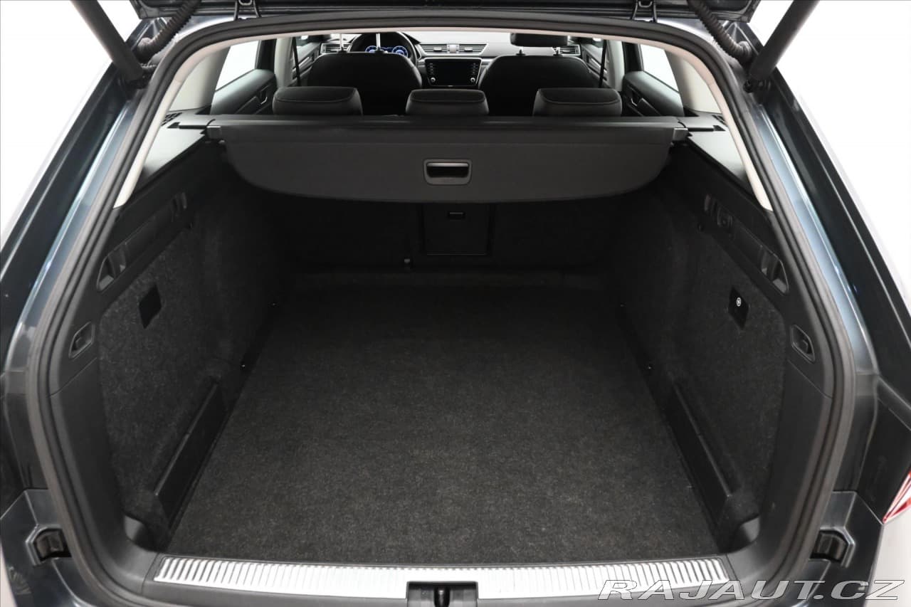 2020 Škoda Superb - 10