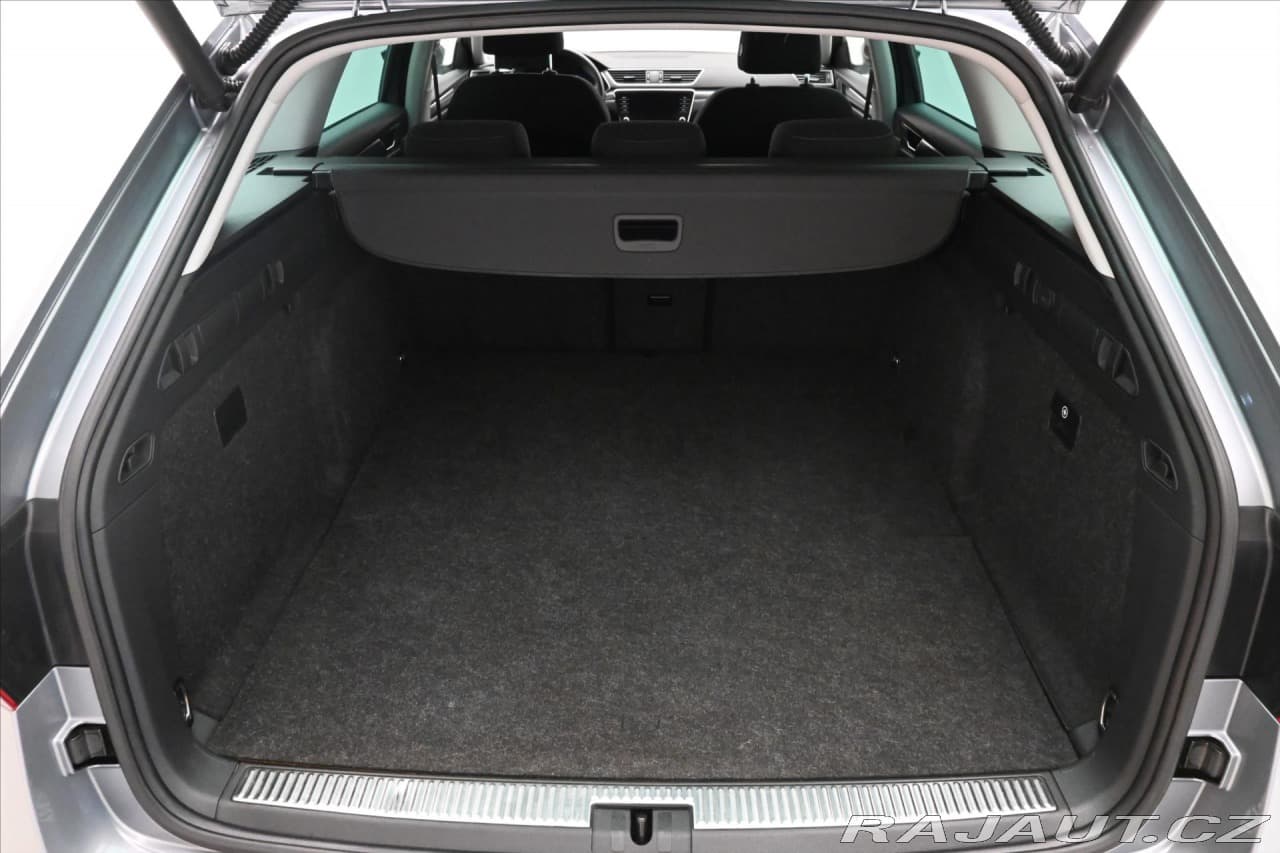 2020 Škoda Superb - 10