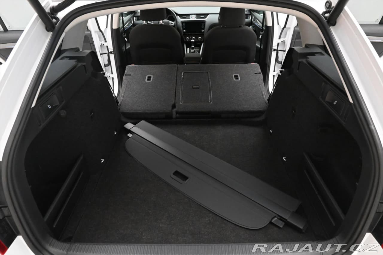 2020 Škoda Octavia - 11