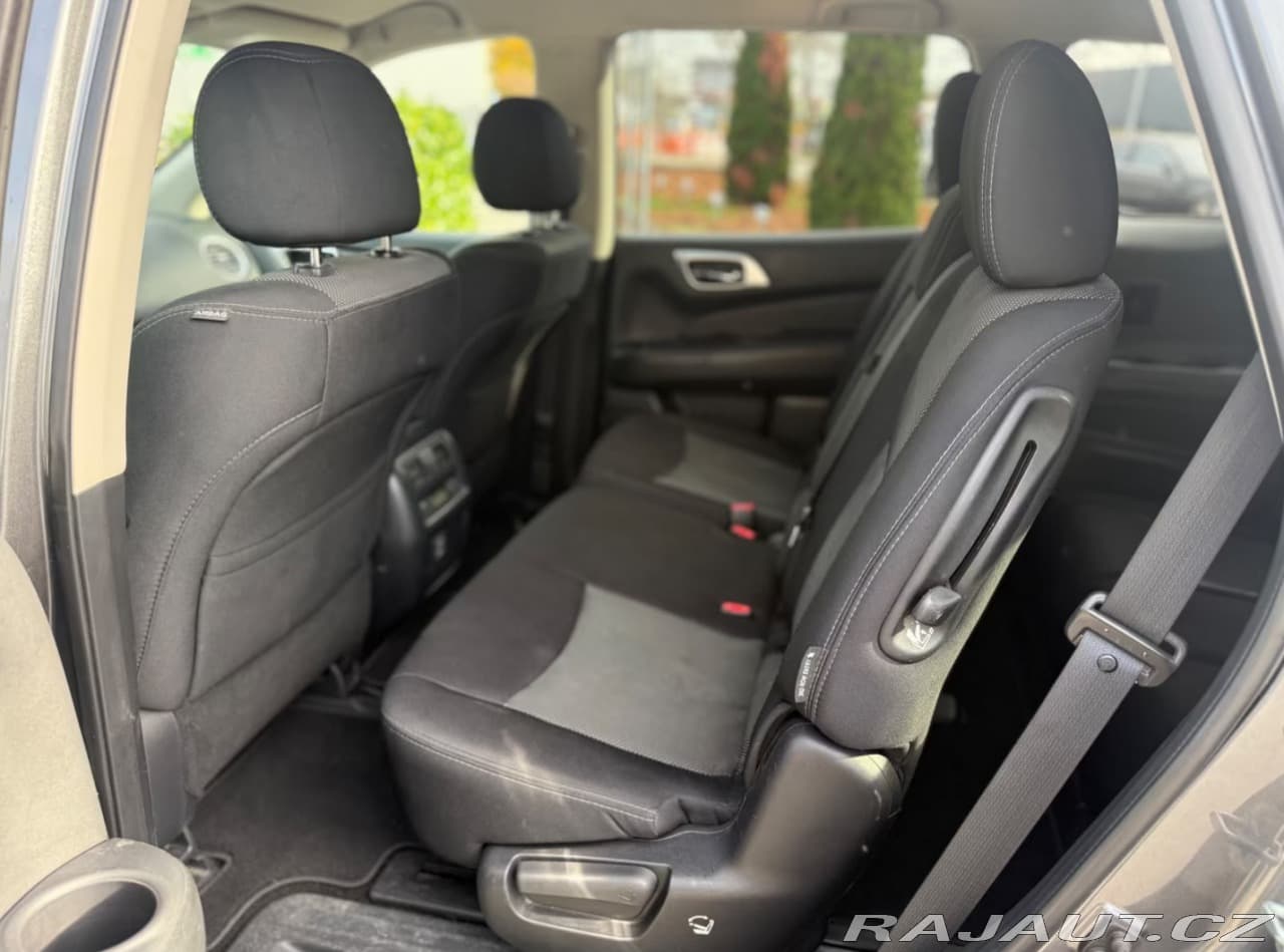 2018 Nissan Pathfinder - 12