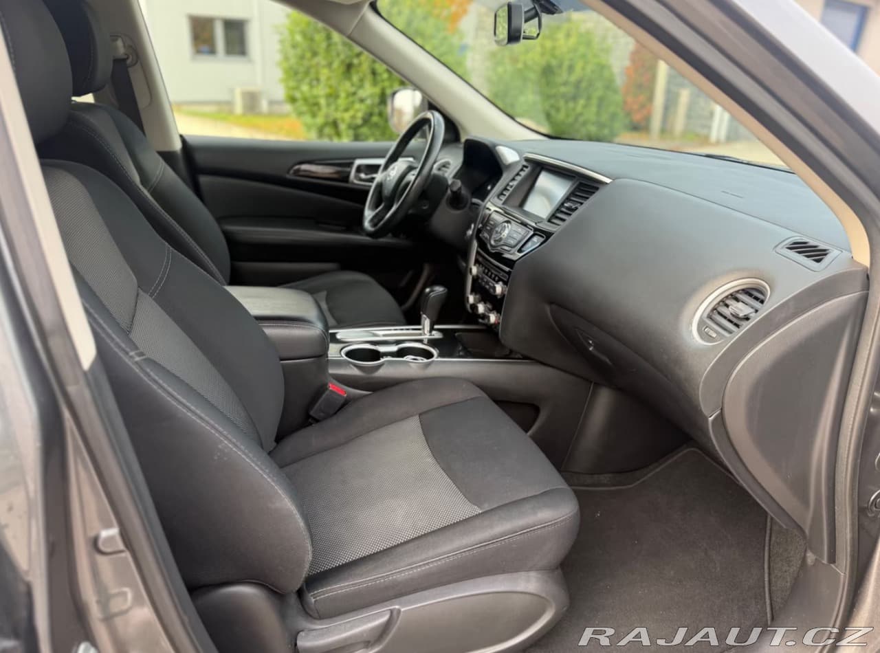 2018 Nissan Pathfinder - 15