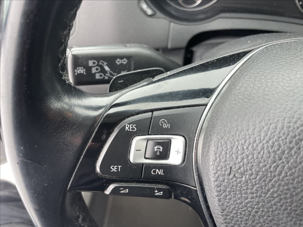 2016 Volkswagen Sharan - 16