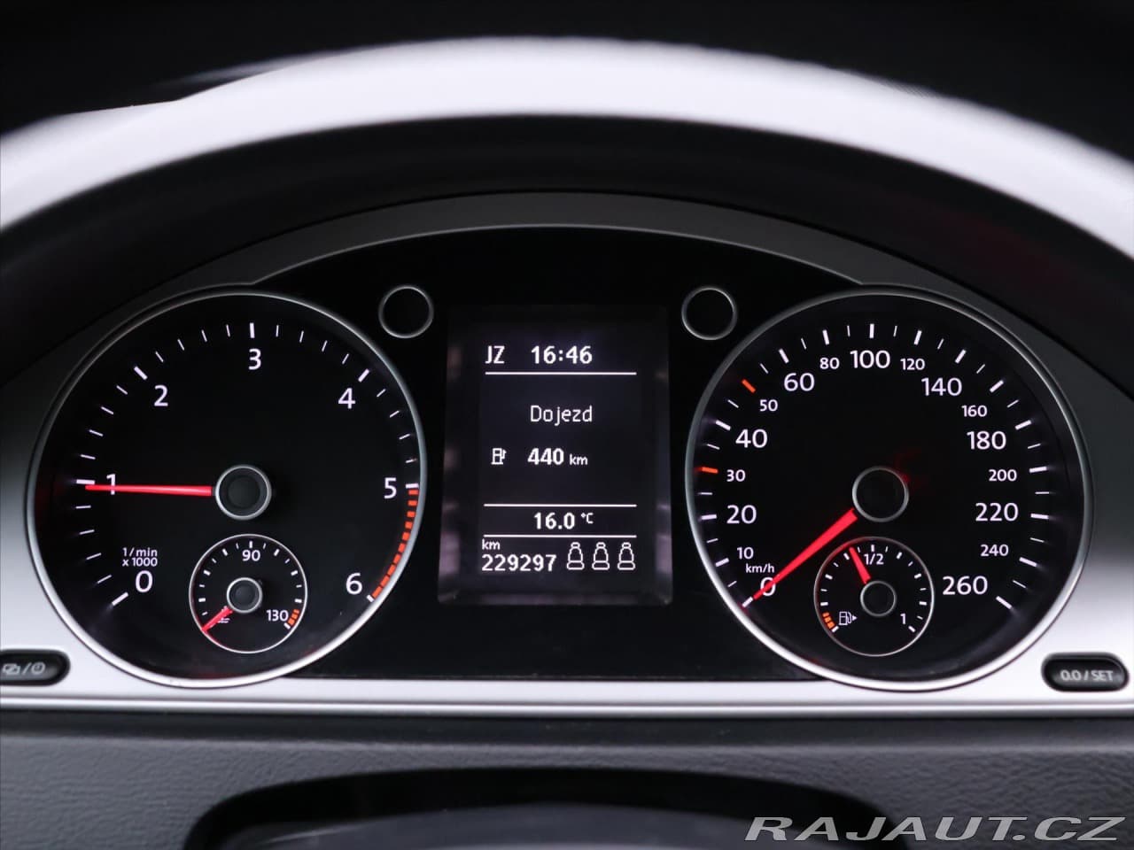 2014 Volkswagen Passat - 16