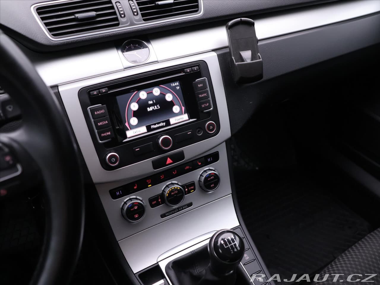 2014 Volkswagen Passat - 20