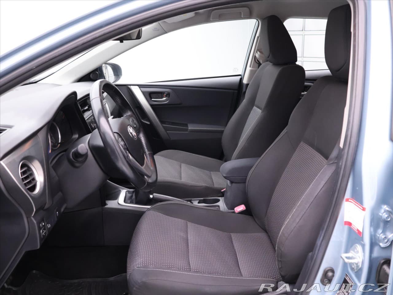 2013 Toyota Auris - 10