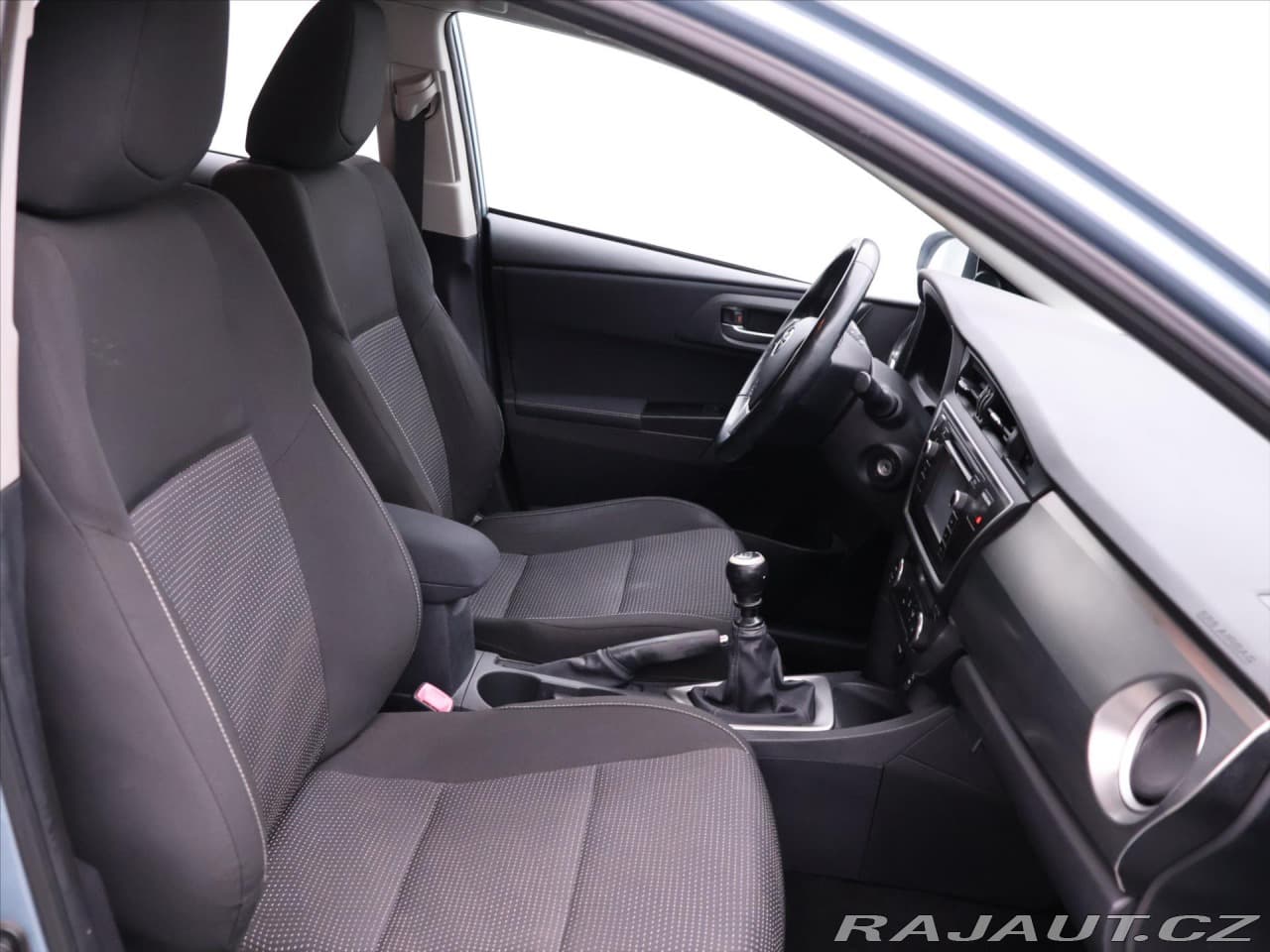 2013 Toyota Auris - 11