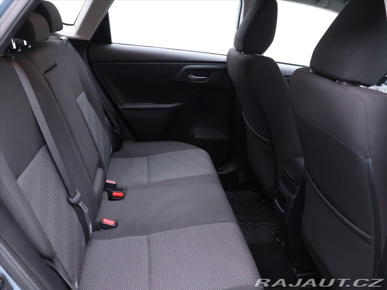 2013 Toyota Auris - 12