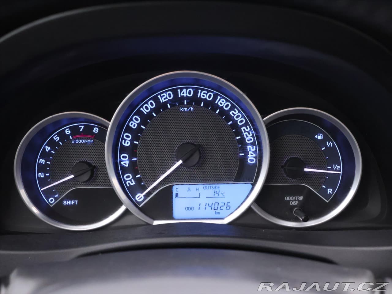 2013 Toyota Auris - 14