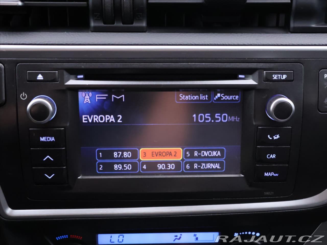 2013 Toyota Auris - 18