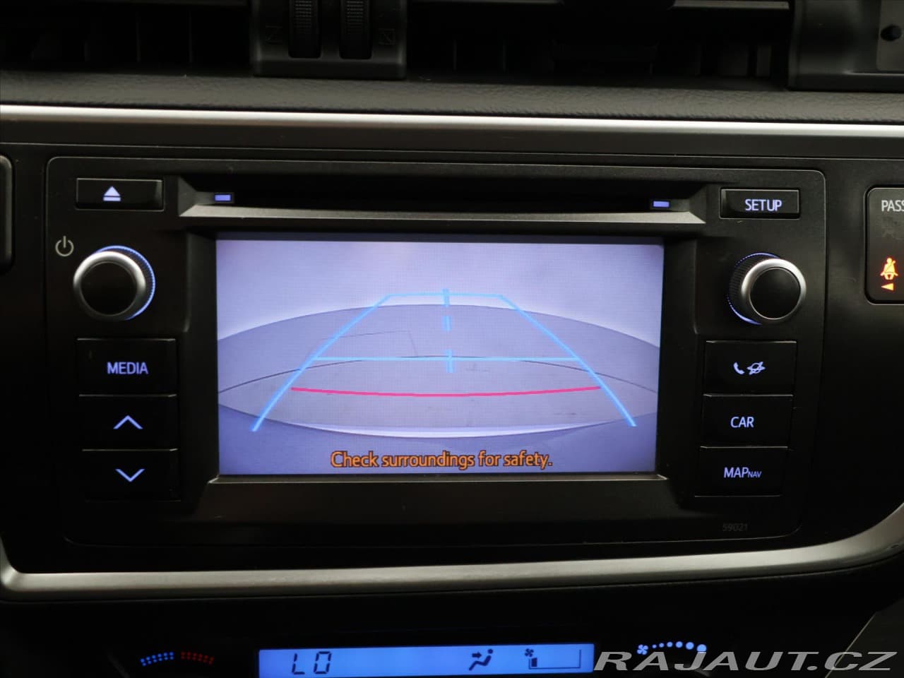 2013 Toyota Auris - 19