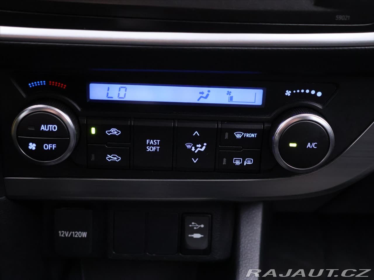 2013 Toyota Auris - 20